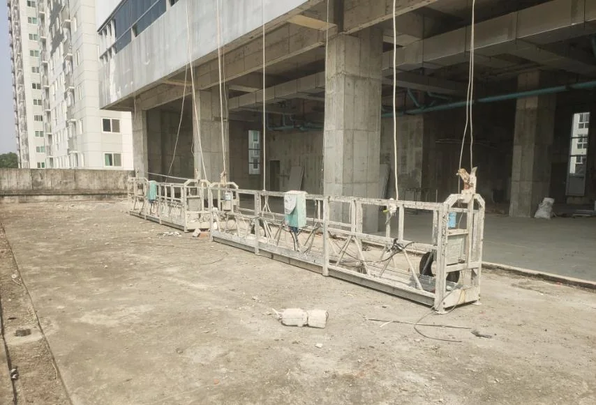 Suspended working platform equipment at a construction site